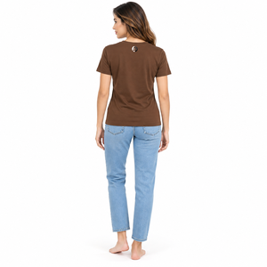 La textura transpirable mantiene la camiseta de mujer ligera y cómoda con un ajuste impecable que se adapta bien a las actividades diarias informales. - Product Image 5