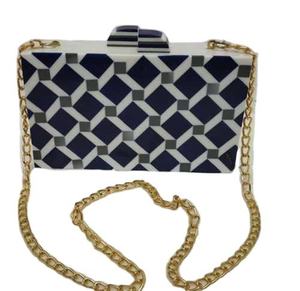 Bolso de Mano Bohemio de Resina Skill Artisan con Efecto Mármol, Adorno de Diamantes de Imitación, Cierre Magnético y Cadena para el Hombro - Para Mujer - Product Image 1
