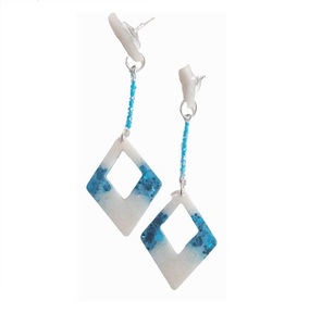 Nouvelles Boucles d'Oreilles Créoles en Résine Acrylique Rose Faites à la Main pour Femme, Bijoux Tendance et de Caractère, Idéales pour Anniversaire et Soirée - Product Image 2