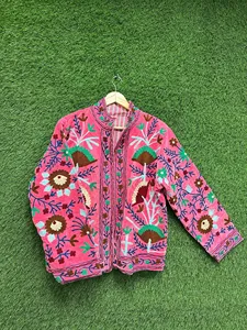 Chaqueta de Terciopelo con Bordado Floral Suzani Bohemio, Chaqueta Vintage Hecha a Mano para Mujer con Cuello Alto - Product Image 5