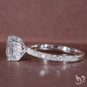 Anillo de Compromiso con Diamante Cultivado en Laboratorio de Corte Cojín de 3CT |   Anillo de Boda de Lujo de Oro Sólido de 10k con Certificado IGI - Product Image 2