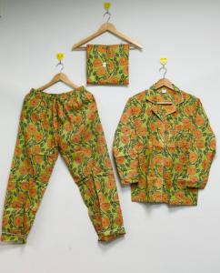 Conjunto de Pijama Floral de Algodón de Lujo Ecológico de 3 Piezas para Mujer, Verano |   Camisa de Dormir Botánica Verde Oliva con Botones, Estilo Relajado - Product Image 5