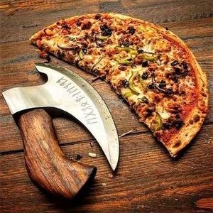 Cortador de Pizza Artesanal de Damasco con Cuchilla Tipo Rocker y Funda de Cuero, Regalo para Chefs - Product Image 1