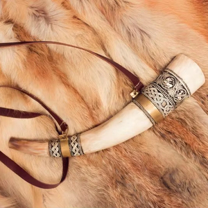 แก้วน้ำวีกิ้งพร้อมขาตั้งทำจากเขาสัตว์ งานแฮนด์เมด ทนทาน คุณภาพสูง ตัวเลือกโลโก้แบบกำหนดเอง ดีไซน์ตามหลักฮวงจุ้ย - Product Image 1