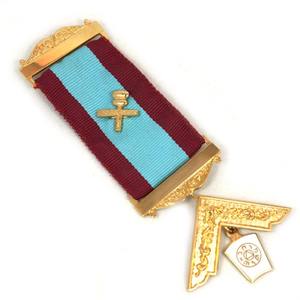 Joya de Pecho Masónica Past Master Masonic - [4 1/4'' de altura] Material: Metal Tipo de metal: Aleación Tipo de cierre: Pin - Product Image 4