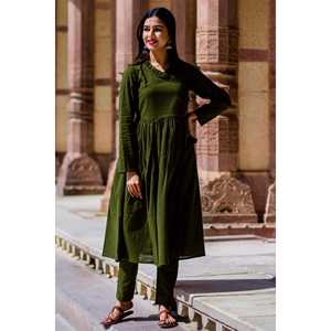 Conjunto de Kurta Verde Transpirable Nadiya con Dupatta Crema, Estilo Simple, Cintura Imperio, Talla XS, para Ocasiones Diarias - Product Image 2