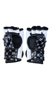 Gants de MMA professionnels Fairtex imprimés, demi-doigts, en cuir, pour entraînement d'arts martiaux, kickboxing et MMA. - Product Image 2