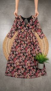 Vestido Midi Alfino de Chifón con Diseño Único y Elegante, con Tela de Chifón Fluida para la Moda de Verano y Vacaciones, Disponible para la Venta - Product Image 1