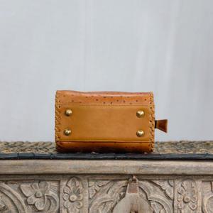 Bolso de Mano de Cuero de Lujo con Asa Superior y Cierre de Cremallera, Diseño Duradero con Patrón de Avestruz Marrón - Product Image 3