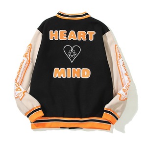 เสื้อแจ็คเก็ตวาร์ซิตี้ผู้ชาย สีแดง แขนเสื้อติดกระดุม คอปกพับได้ สไตล์พรีปปี้ ทรงปกติ ระบายอากาศได้ดี ดีไซน์แบบปะติดปะต่อ - Product Image 2