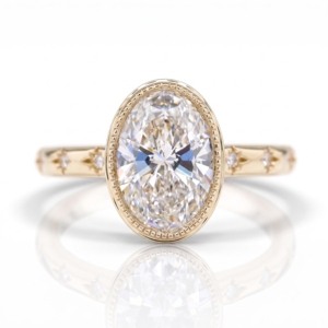 Bague de fiançailles et de mariage en diamant de laboratoire ovale de 2,5 carats, sertie clos, en or jaune 14K plaqué rhodium, design étoile céleste vintage - Product Image 1