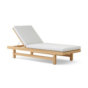 Tumbona Moderna de Teca para Exteriores con Cojín de Poliéster y Respaldo Ajustable para Patio - Product Image 1