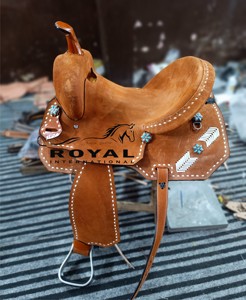 Silla de Montar de Cuero Premium para Carreras de Caballos con Estribos de Aluminio, Tamaños y Colores Personalizados Disponibles, Se Aceptan Pedidos al por Mayor - Product Image 1