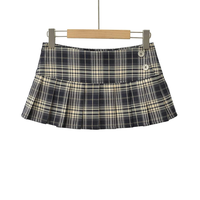 RUNWAYLOVER Mini-jupe plissée pour femme, motif écossais, imprimé en relief, taille naturelle, coupe trapèze, style doux, en polyamide non tissé