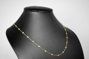 สร้อยคอ Natural Diamond Station ประดับเพชรทรง Brilliant-Cut ตัวเรือนทองคำแท้ 18K สีเหลือง จากแบรนด์ The Yard Luxury Chain - Product Image 2