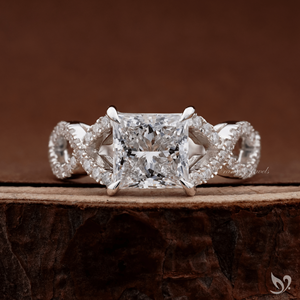 แหวนเพชรทรงปรินเซสคัท 2 กะรัต เพาะเลี้ยงในห้องปฏิบัติการ พร้อมใบรับรอง IGI วงแหวนแบบพาเว่ทวิสต์ ทองคำขาว 10K - Product Image 1