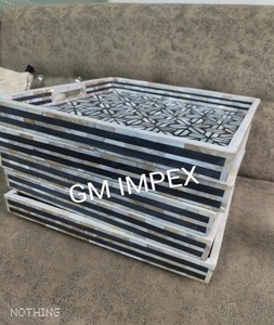 Plateau de service en résine et MDF de taille personnalisée avec incrustation d'os rond noir et blanc fait à la main avec perle décorative pour un usage domestique - Product Image 3