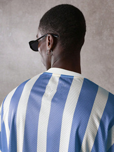 เสื้อฟุตบอลตาข่ายตัวใหญ่ลายทางแนวตั้ง สตรีทแวร์ หมายเลข 99 ลายกราฟิก ระบายอากาศได้ดี โพลีเอสเตอร์ แฟชั่นลำลองสไตล์คนเมือง รับผลิตแบบ OEM - Product Image 3