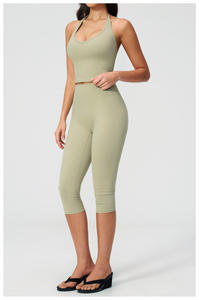 Ensemble de yoga 3 pièces pour femmes, haut court à bretelles spaghetti et col carré noir, pantalon évasé taille haute, short - Product Image 4