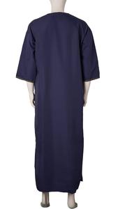 Thobe bleu marine brodé avec motif imprimé, manches courtes, style traditionnel, robe arabe pour homme, style Dubaï, Al Daffah. - Product Image 5