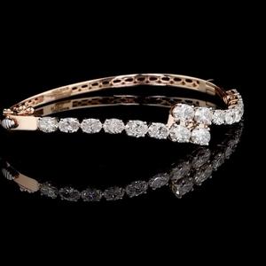 Pulsera Clásica de Oro Rosa de 18K con Corte Ovalado de 8.00 CT, Color D, Claridad VVS2, Cultivada en Laboratorio, Certificada por GIA, para Bodas, Compromisos y Fiestas - Product Image 1