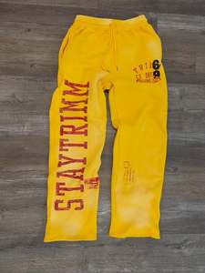 Sudadera con Capucha Amarilla para Hombre LEMBRO INDUSTRY con Número 14, Estilo Urbano Punk, Cierre Frontal con Cremallera, 100% Algodón Orgánico - Product Image 4