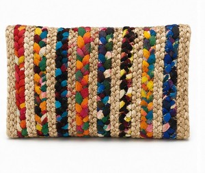 Sac à main brodé en jute personnalisé pour femmes, fabriqué à la main par un fournisseur indien, idéal pour les boutiques et la vente au détail, disponible à la vente - Product Image 4