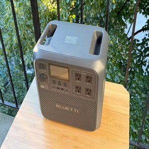 Générateurs solaires portables conçus pour une alimentation de secours pratique avec une autonomie de batterie longue durée et une utilisation facile en extérieur - Product Image 3