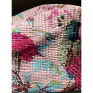 Nostalgic Flora Women's <b>Tote</b> Bags Lightly Quilted Design Four Internal Side Pockets Waterproof Lining Solid Pattern for Stylish - Product Image 1