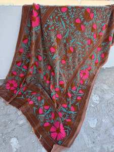 Edredón de Terciopelo Suzani Hecho a Mano, Ecológico, para las Cuatro Estaciones, Suave para la Piel, con Bordado Floral, Cubrecama Decorativo Estilo Boho - Product Image 2