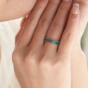 Anillo de Oro Rosa Sólido de 14K con Esmeralda Zambiana Cultivada en Laboratorio, Corte Baguette de 3x1.5mm, Anillo de Boda de Lujo con Piedras Preciosas de Eternidad Completa - Product Image 1