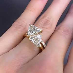 Anillo de Doble Banda con Diamantes de Corte Triangular de 1.00CT Cada Uno, para Mujer, Oro Sólido de 14K, Cultivados en Laboratorio, Joyería Fina para Boda, Propuesta o Fiesta - Product Image 5