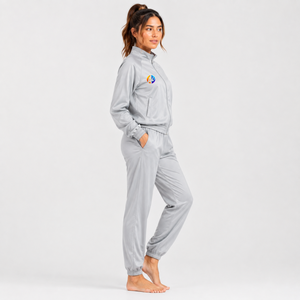 Chándal elegante para mujer diseñado con tela transpirable, comodidad relajada y movimiento flexible para entrenamiento físico y uso diario. - Product Image 2
