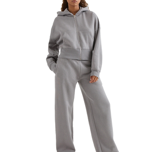 Ensemble de survêtement pour femme à capuche, coupe oversize et courte, résistant aux intempéries, respirant et à séchage rapide, idéal pour l'hiver et la mode décontractée. - Product Image 1