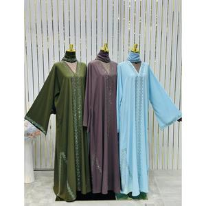 Abaya de luxe pour femmes avec perles de cristal, tissu de qualité supérieure, design de perlage complexe pour les occasions spéciales et les fêtes, vente à l'exportation - Product Image 3