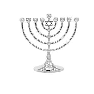 Producto de Alta Demanda a Bajo Costo: Menorah de Latón Plateado Resistente con Diseño del Árbol de la Vida, Portavelas de la Mejor Calidad para Templo - Product Image 3