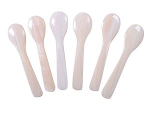 Cuillère à caviar en nacre, accessoire de table en coquillage naturel de qualité supérieure pour les amateurs de fruits de mer et la restauration haut de gamme - Product Image 2