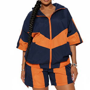 ชุดเซ็ตเสื้อผ้าสตรีทแวร์แบบสั่งทำพิเศษ ขายดี ผลิตจากไนลอน 100% ตัดต่อสีสันสดใส พิมพ์ลายโลโก้ด้วยเทคนิค DTF ชุดเซ็ต 2 ชิ้น เสื้อและกางเกงขาสั้น สำหรับผู้หญิง - Product Image 4