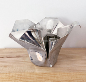 Vase à fleurs moderne en métal froissé en étain de haute qualité, décoration de table intérieure et extérieure, écologique, fait à la main, salon Azora - Product Image 4