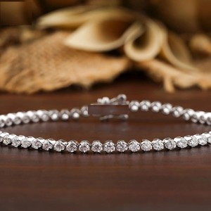 Elegante Pulsera de Diamantes Cultivados en Laboratorio en Oro, Ideal para la Noche, Pulsera de Diamantes Cultivados en Laboratorio con Halo Regal en Plata de Ley - Product Image 2