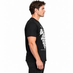 Camiseta de algodón negra de manga corta con cuello redondo y estampado gráfico de uvas para hombre, estilo casual. - Product Image 3