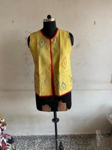 Chaleco Amarillo Estampado sin Mangas para Mujer, Chaleco Acolchado de Algodón, Chaleco Amarillo con Costuras Kantha, Chaleco Acolchado Tradicional para Mujer - Product Image 2