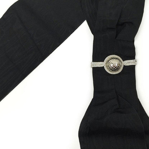 Écharpe en tricot noire avec fermoir argenté et franges, accessoire en tissu de couleur unie, emblème maçonnique, écharpe d'officier de loge, OEM - Product Image 3