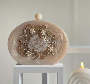 Bolso de mano único de resina acrílica con diseño de mármol para eventos formales y ocasiones especiales - Product Image 2