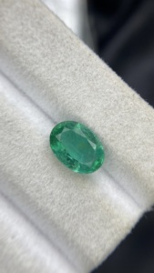 Émeraude naturelle zambienne certifiée IGI, taille ovale, avec une bonne qualité de lustre, pierre précieuse non montée, 2,53 carats - Product Image 5