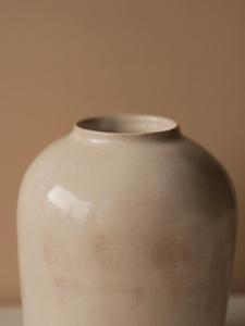 Jarrón Decorativo de Cerámica Refinada con Esmalte Suave Color Rosa Pálido, Forma Contemporánea, Ideal para un Estilo Elegante en el Hogar - Product Image 4