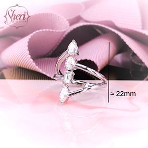[Sheri Jewels] Anillo de Diamantes Naturales en Oro Blanco Sólido de 18K, Estilo Alargado, Diseño Moderno con Múltiples Formas - Product Image 2