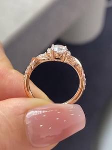 Anillo Clásico de Diamantes de Corte Redondo con Banda de Moissanita, Chapado en Oro, Plata 925 Original, Anillo de Boda para Mujer, Regalo Elegante - Product Image 5