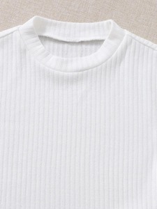 เสื้อครอปแขนสั้นผู้หญิง คอกลม สีพื้น ลำลอง ทรงเข้ารูป สีขาว สีดำ สีเบจ - Product Image 6