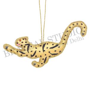 Ornements de Noël personnalisés en velours satiné écologique faits à la main par Brazeal Studio, brodés de perles, fils dorés, oiseau - Product Image 6